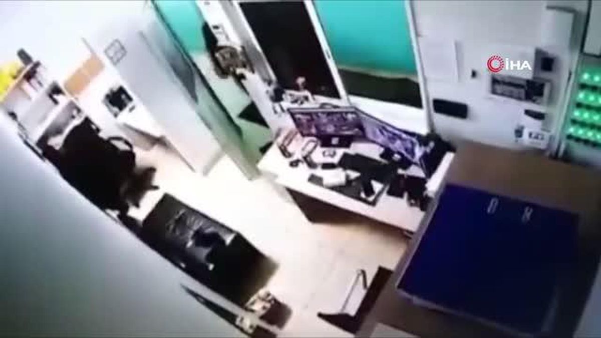 Moskova'da AVM'de el bombalı saldırgan paniği