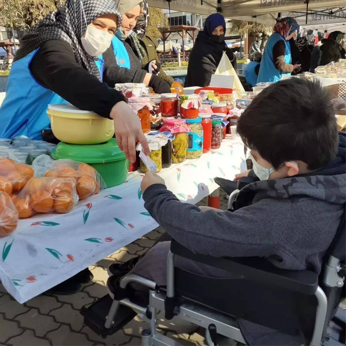 Son dakika haber... Sakarya\'da bedensel engelli çocuk kumbarasındaki paraları Afrika için bağışladı