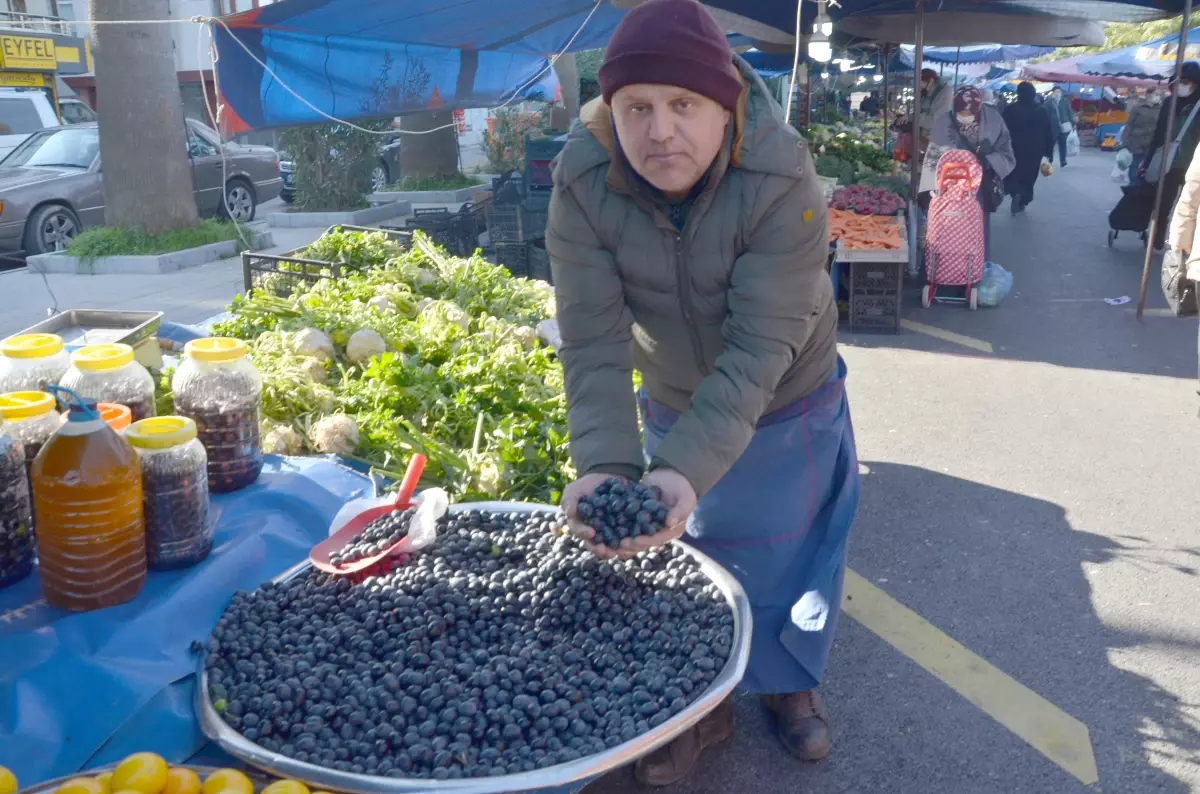 "Samanlı zeytini" tezgahlardaki yerini aldı