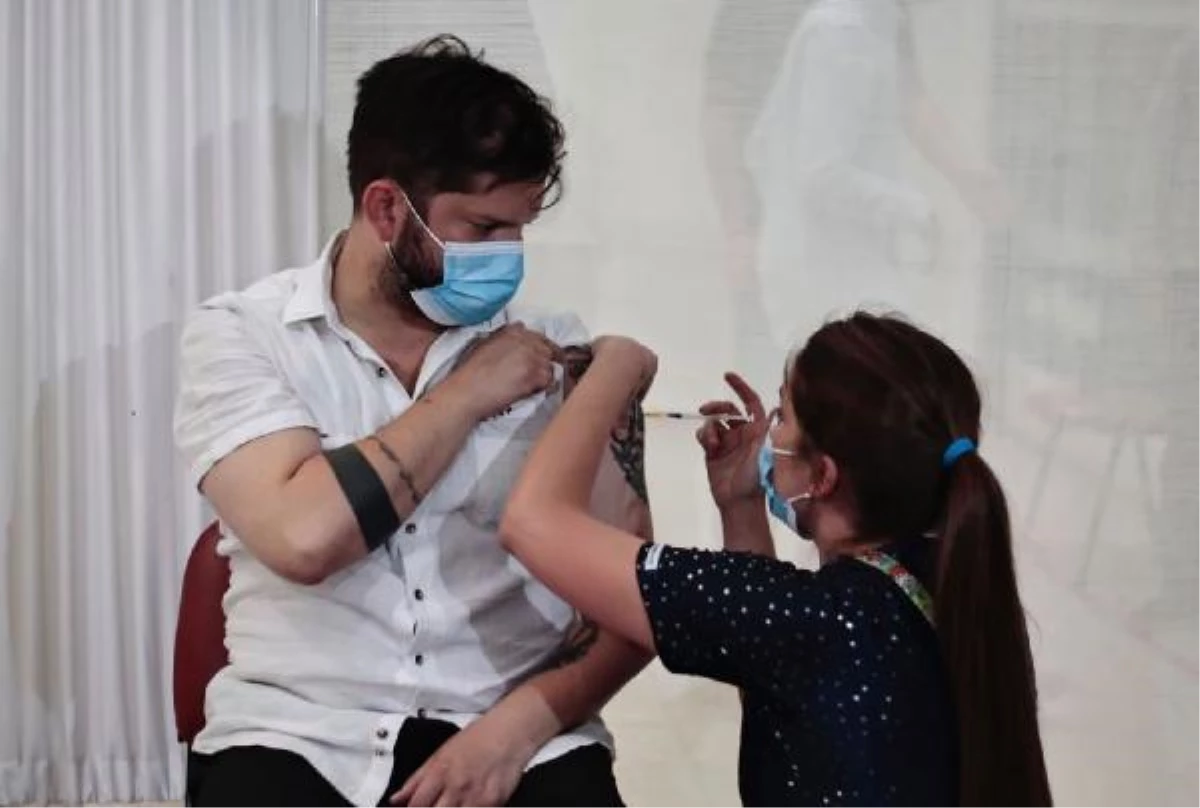 Şili\'nin dövmeli genç Devlet Başkanı Boric 3\'üncü aşıyı oldu