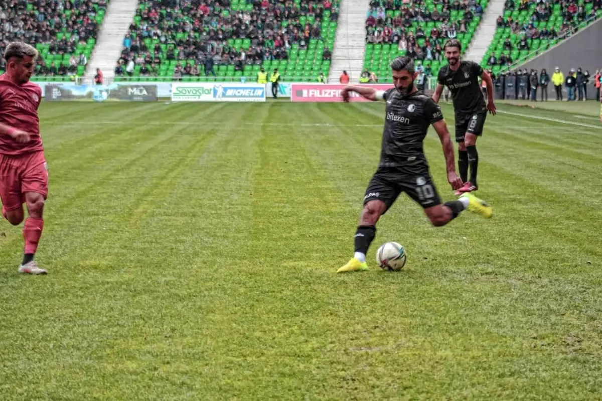 TFF 2. Lig: Sakaryaspor: 4 Sivas Belediyespor: 2