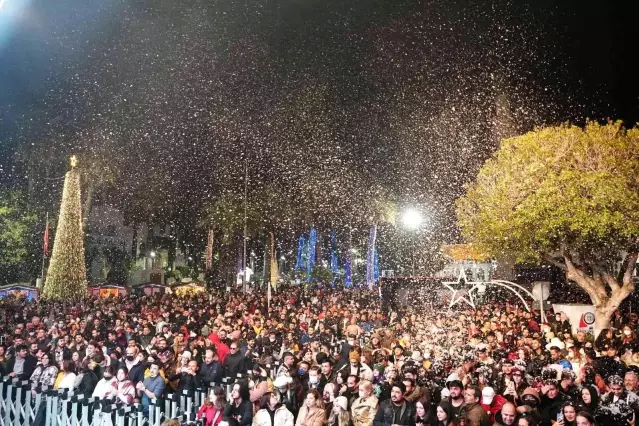 Bodrum'a suni kar yağdırıldı, eğlence doruğa çıktı, esnafın yüzü güldü