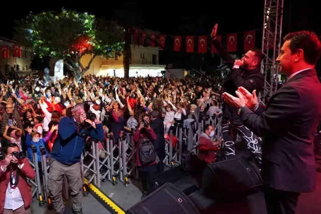 Bodrum'a suni kar yağdırıldı, eğlence doruğa çıktı, esnafın yüzü güldü