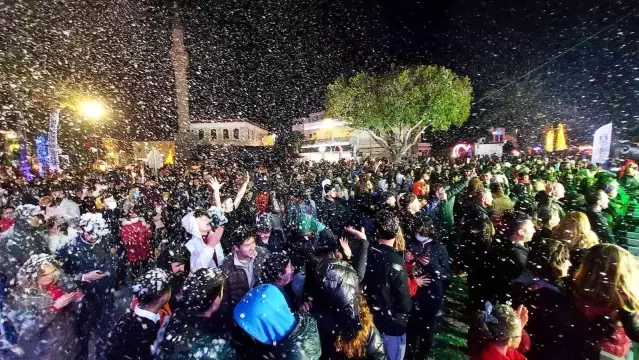 Bodrum'a suni kar yağdırıldı, eğlence doruğa çıktı, esnafın yüzü güldü