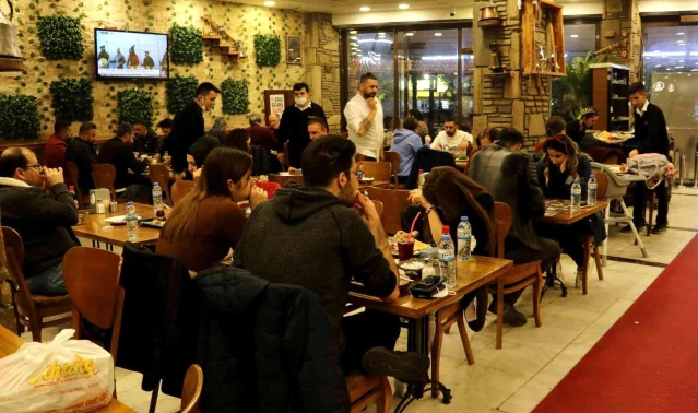 Bulaşıkçılıktan başladı şimdi 2 restoran, 1 futbol kulübü işletiyor