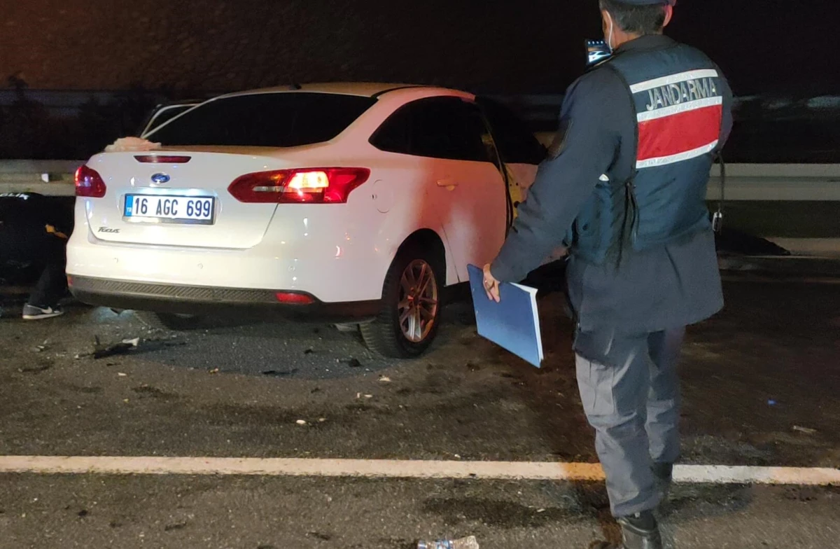 Bursa\'da iki otomobilin çarpışması sonucu 3 kişi öldü, 2 kişi yaralandı