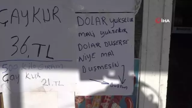 Elazığ'da bakkal sahibi indirim yaptı, astığı yazılarla dikkat çekti