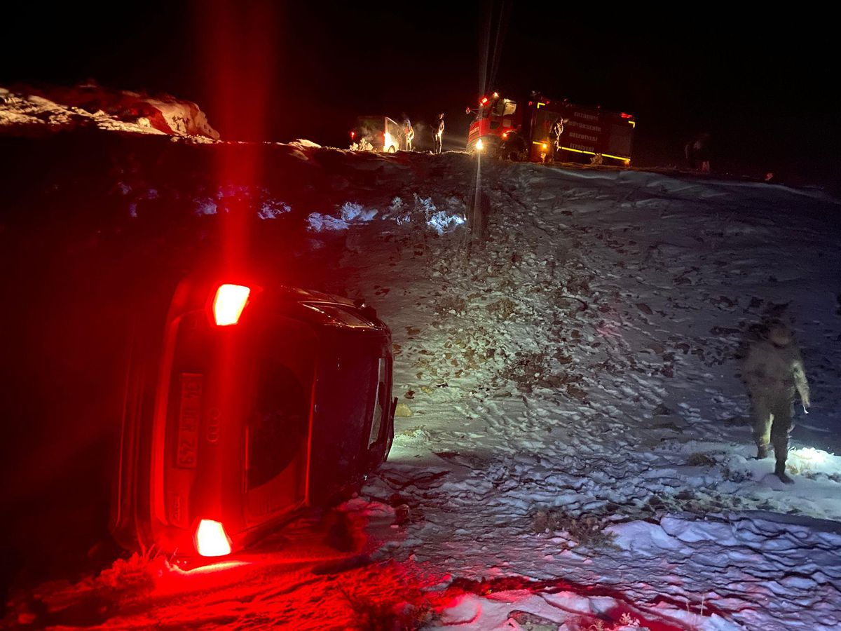 Erzurum\'da şarampole devrilen otomobildeki 1 kişi öldü, 1 kişi yaralandı