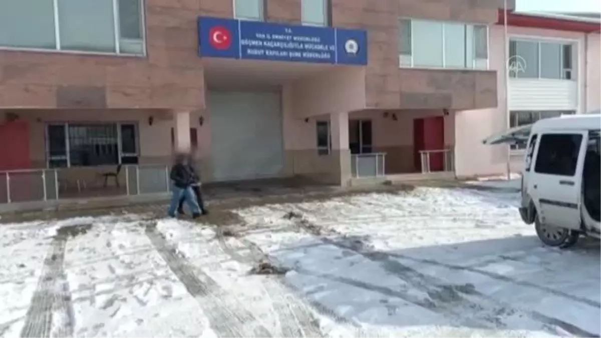 Göçmen kaçakçılığı yaptıkları iddiasıyla 12 şüpheli hakkında işlem yapıldı