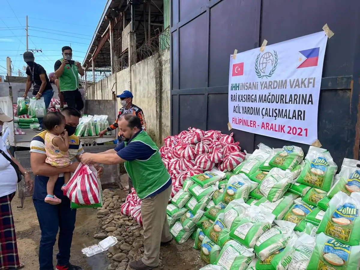 İHH'dan tayfundan etkilenen Filipinler'e yardım