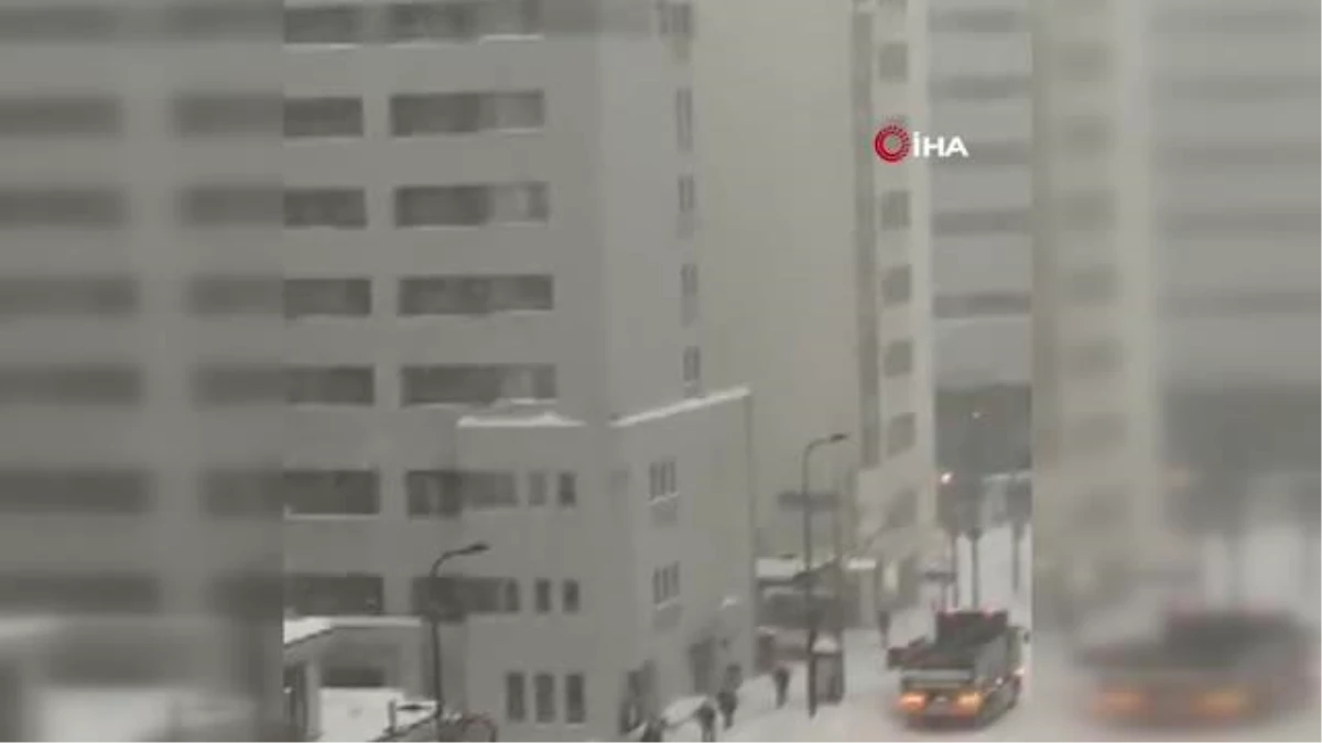 Japonya\'da şiddetli kar yağışı hayatı olumsuz etkiledi