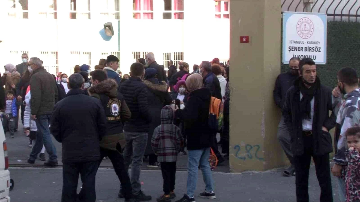 Kadıköy\'de şiddet uygulanan okuldaki öğrencilerin velileri konuştu