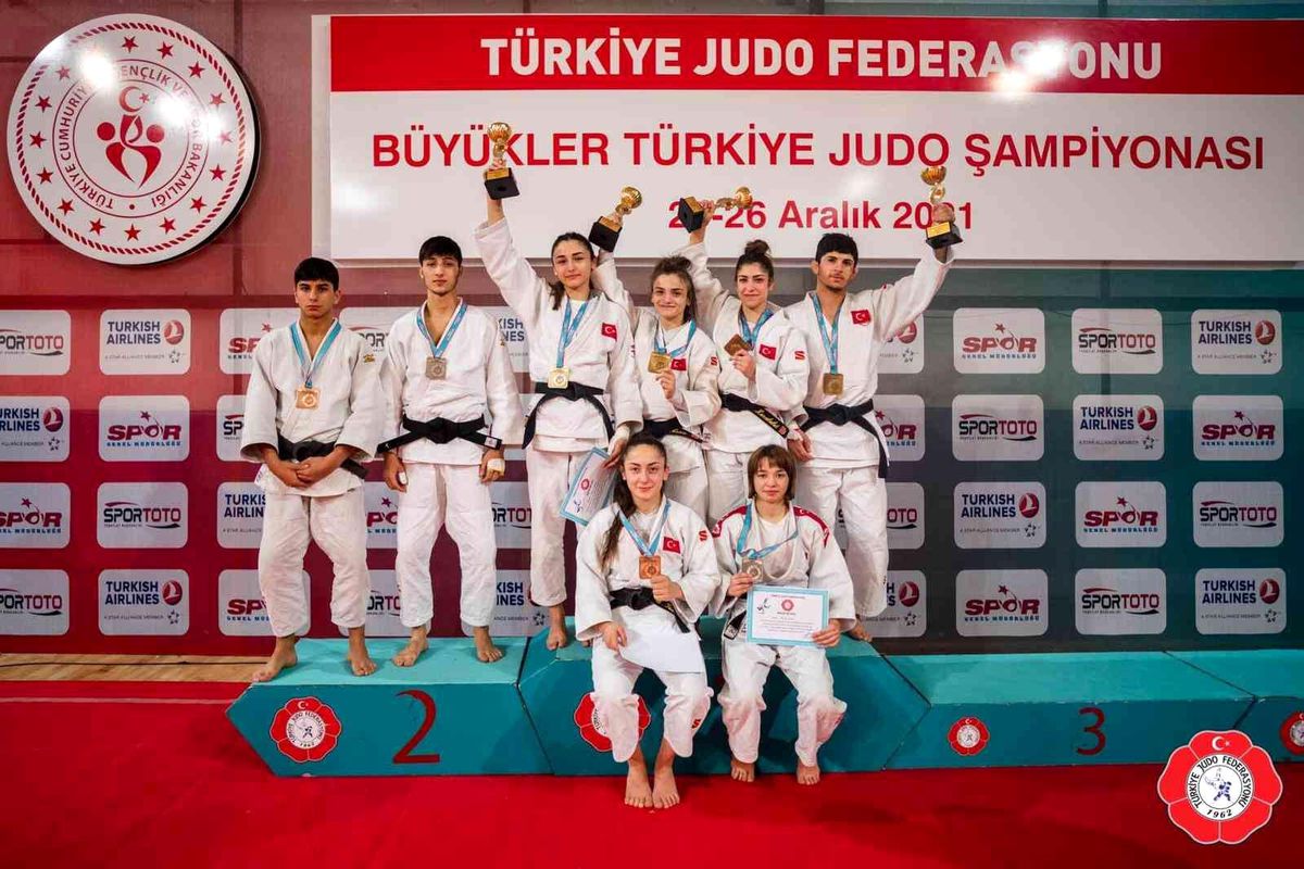 Kağıtspor'un judocuları madalyalarını aldı