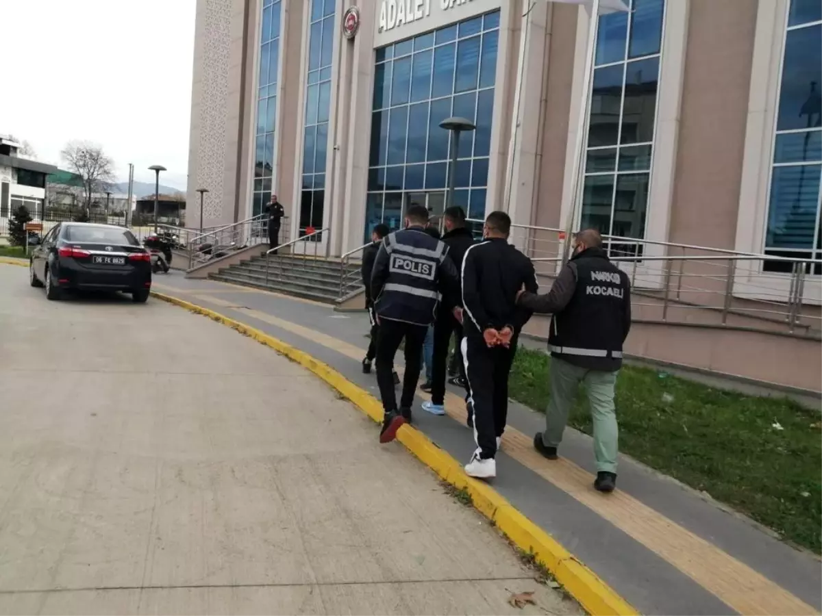 Kocaeli\'de uyuşturucu operasyonu: 4 şahıs tutuklandı