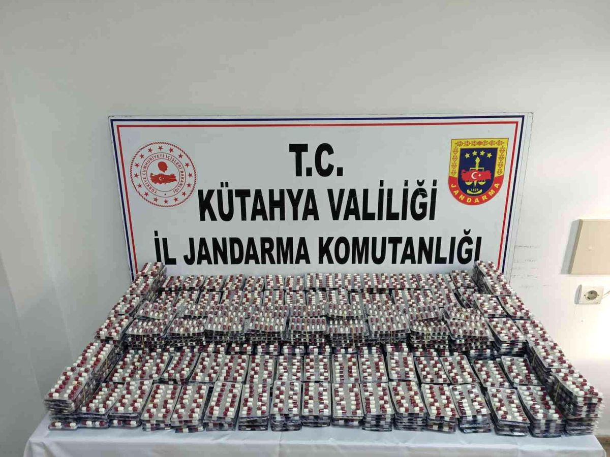 Kütahya\'da yolcu otobüsünde binlerce sentetik ecza hap ele geçirildi