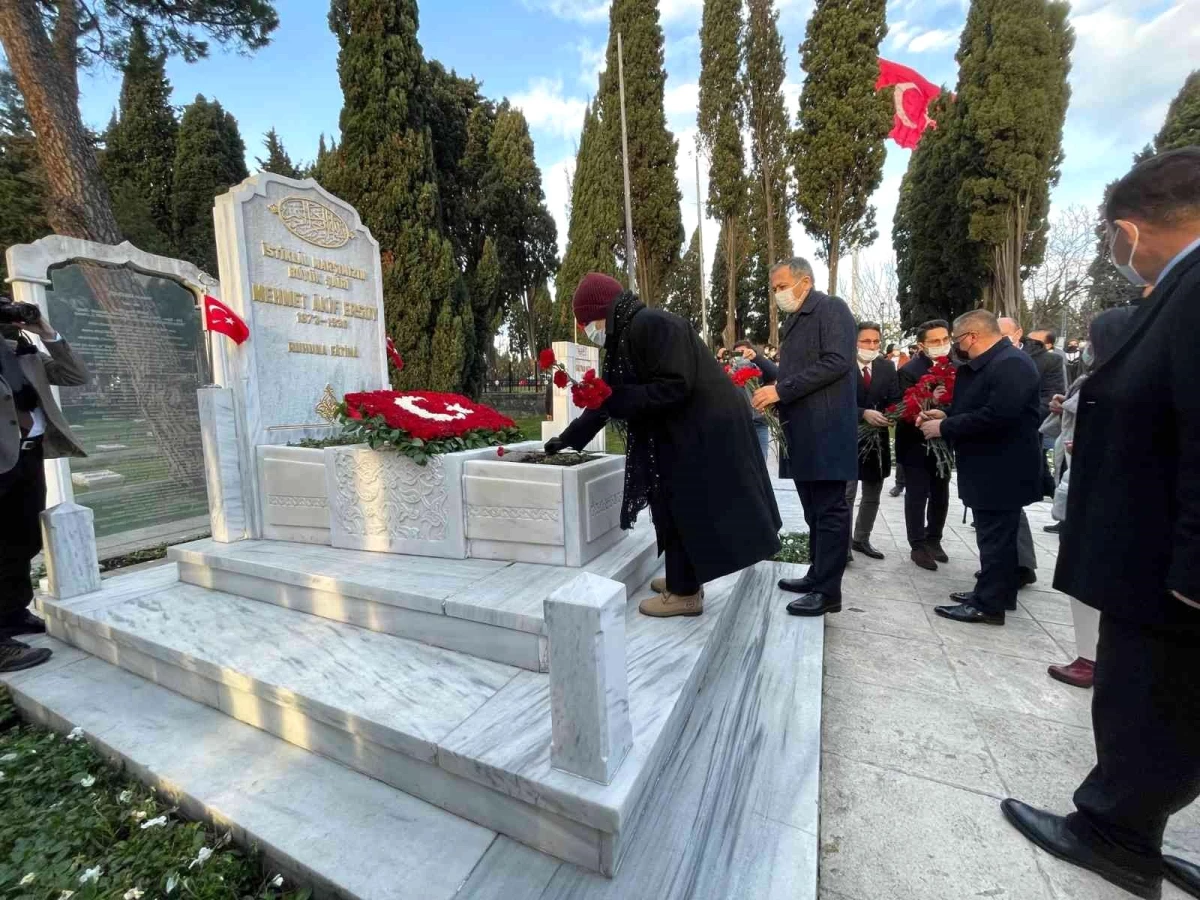 Milli Şair Mehmet Akif Ersoy vefatının 85\'inci yılında kabri başında anıldı