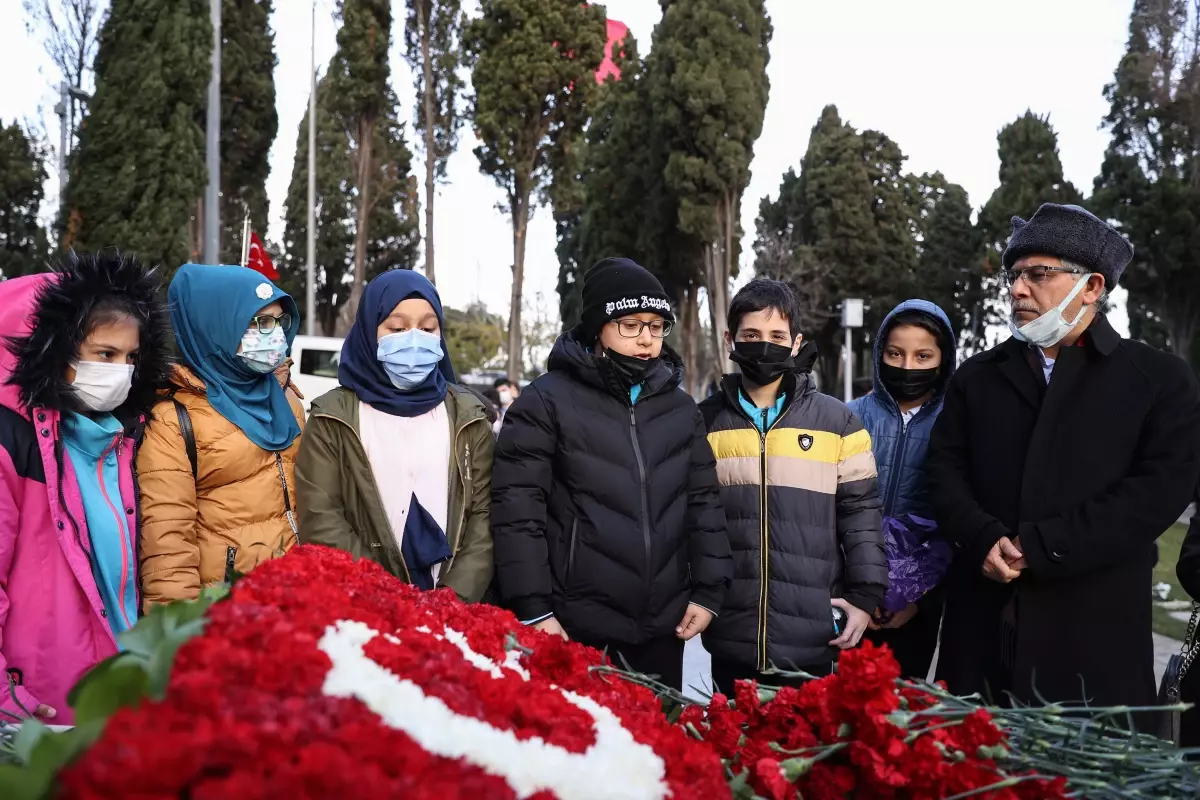 Milli şair Mehmet Akif Ersoy vefatının 85. yılında kabri başında anıldı