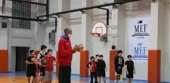 NBA eski yıldızı deneyimlerini Türkiye'deki genç basketbolculara aktarıyor (YENİDEN)