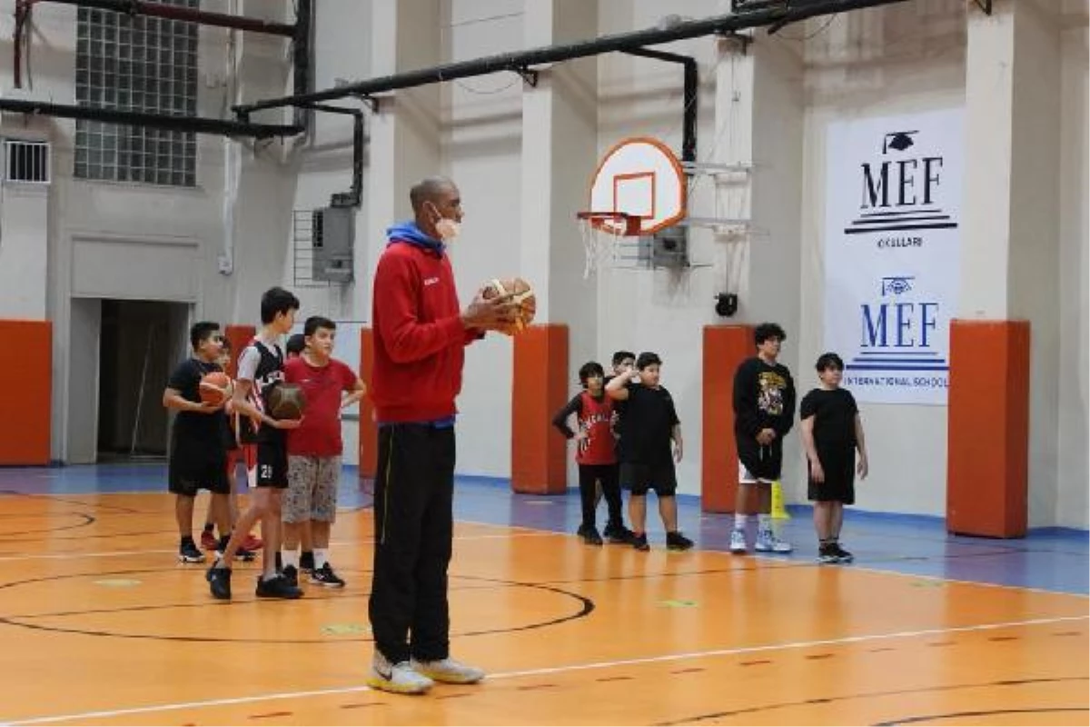 NBA eski yıldızı deneyimlerini Türkiye\'deki genç basketbolculara aktarıyor (YENİDEN)
