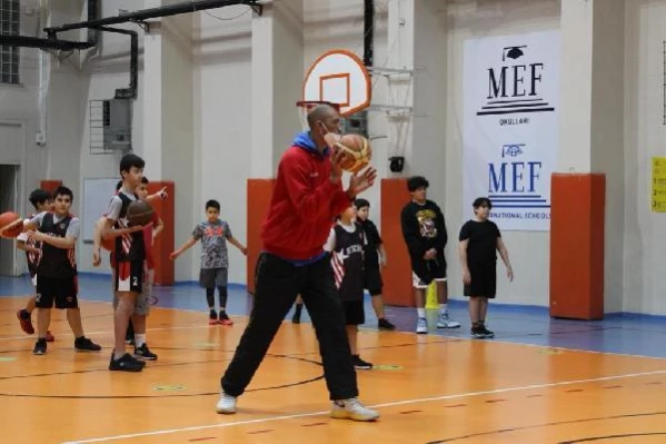 NBA eski yıldızı deneyimlerini Türkiye'deki genç basketbolculara aktarıyor