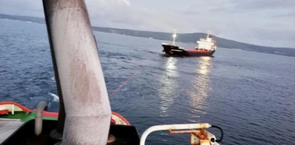 Panama bayraklı gemi, Çanakkale Boğazı'nda arızalandı