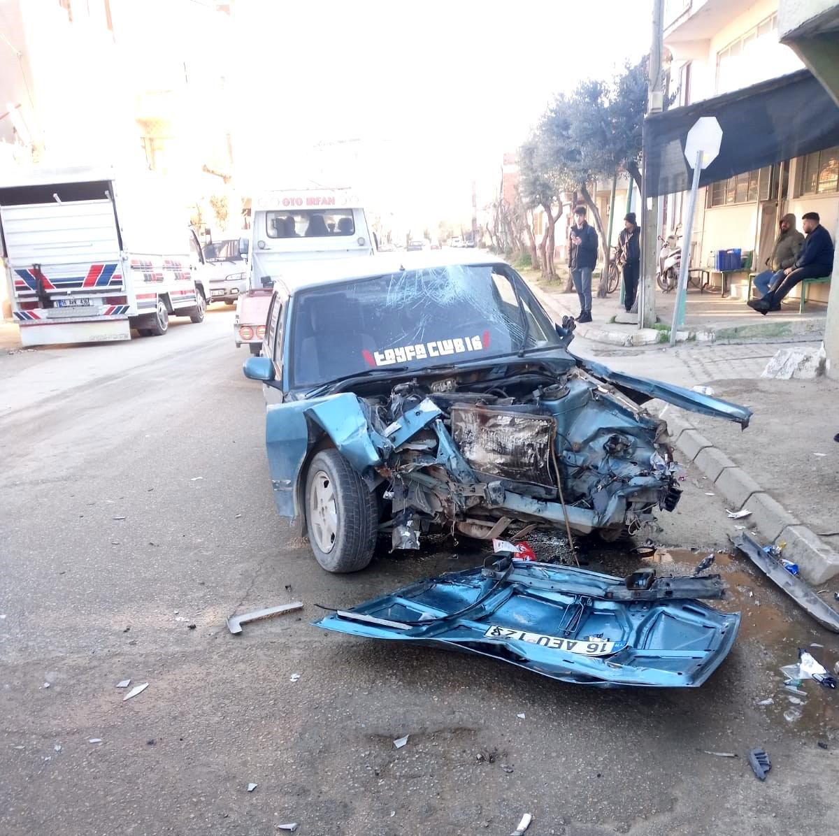 Park halindeki araca çarptı; 1 yaralı
