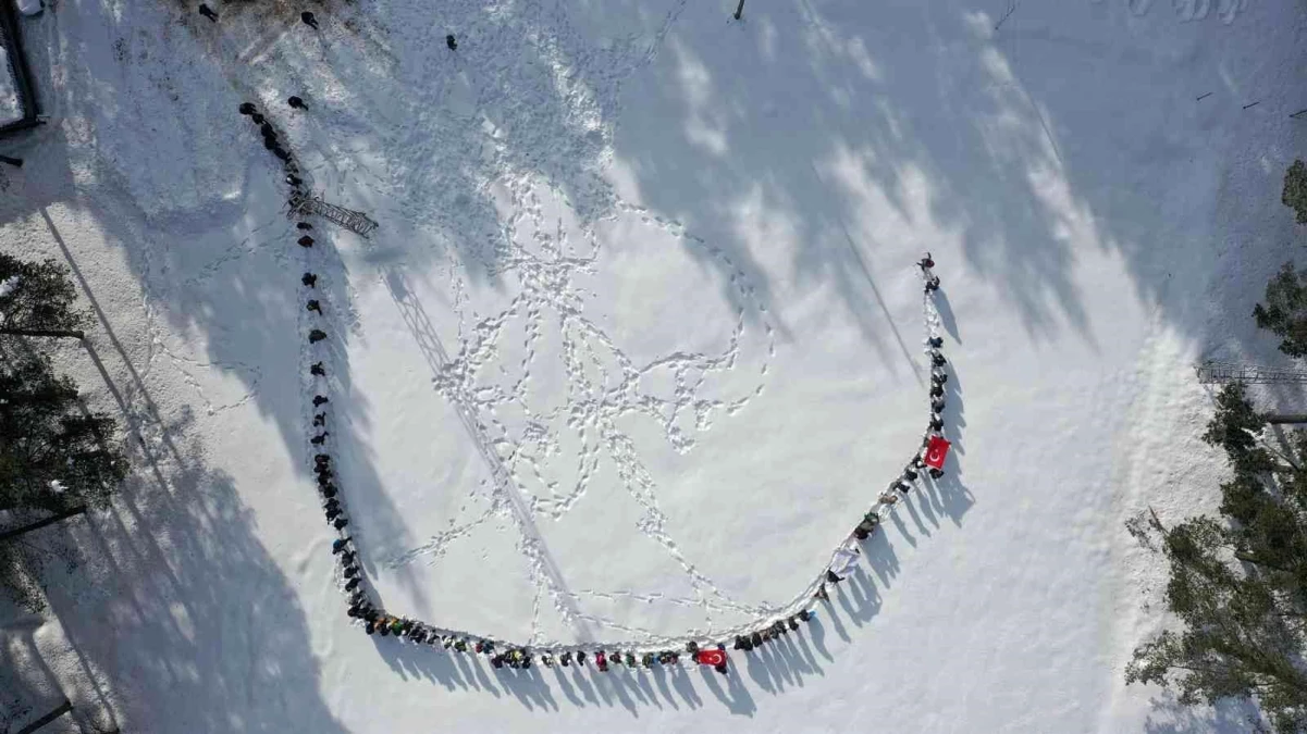 Son dakika haberi | Sarıkamış Şehitleri için karla kaplı yaylada 10 kilometre yürüdüler