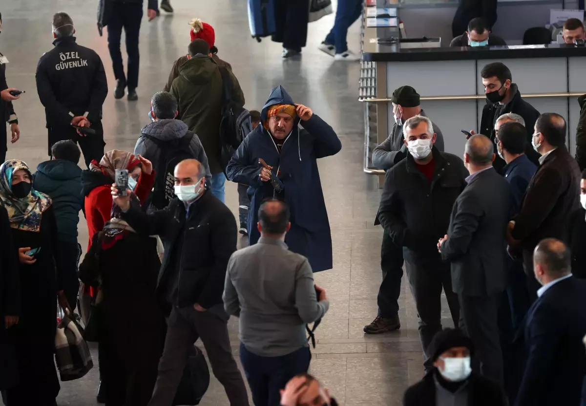 Seğmenler, AŞTİ\'de "flash mob" etkinliğiyle bir araya geldi