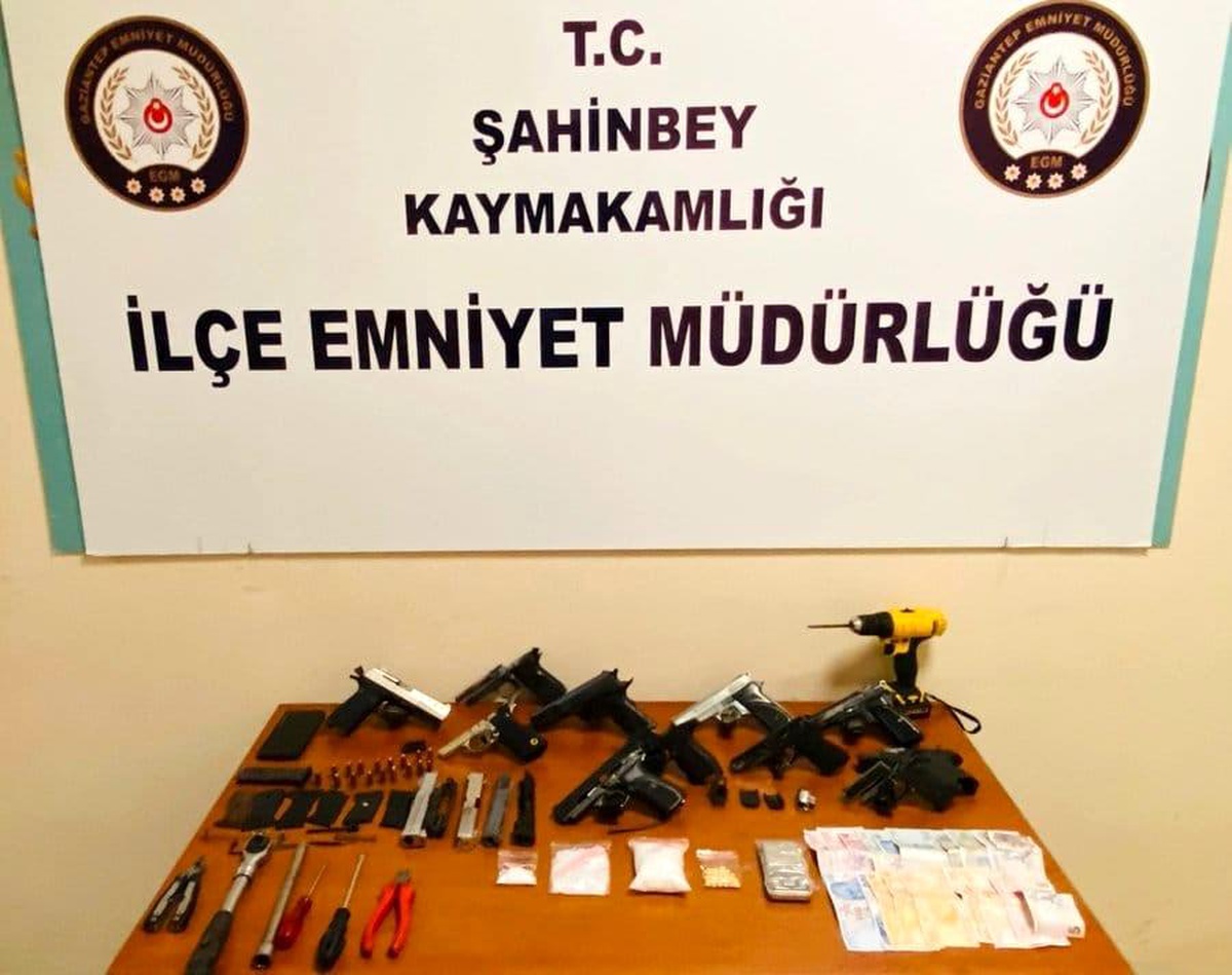Silah kaçakçılarına operasyon: 25 kişi tutuklandı