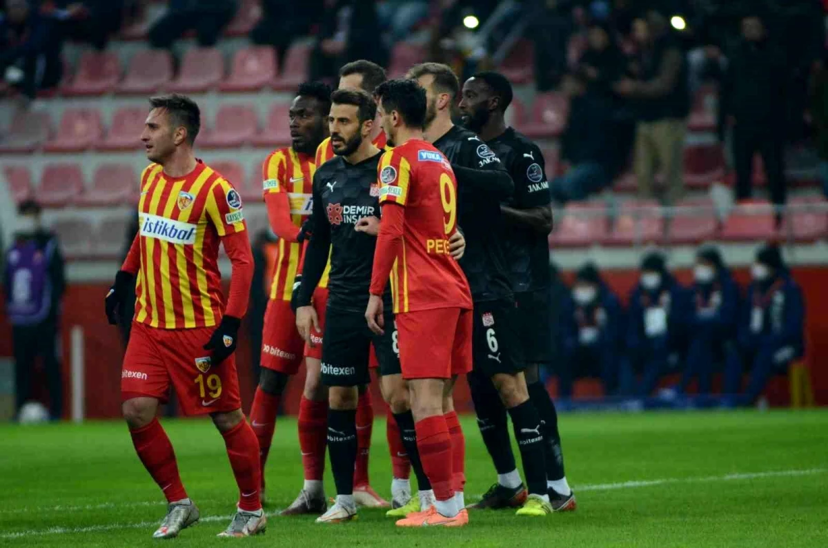 Spor Toto Süper Lig: Kayserispor: 3 - Sivasspor: 0 (İlk yarı)