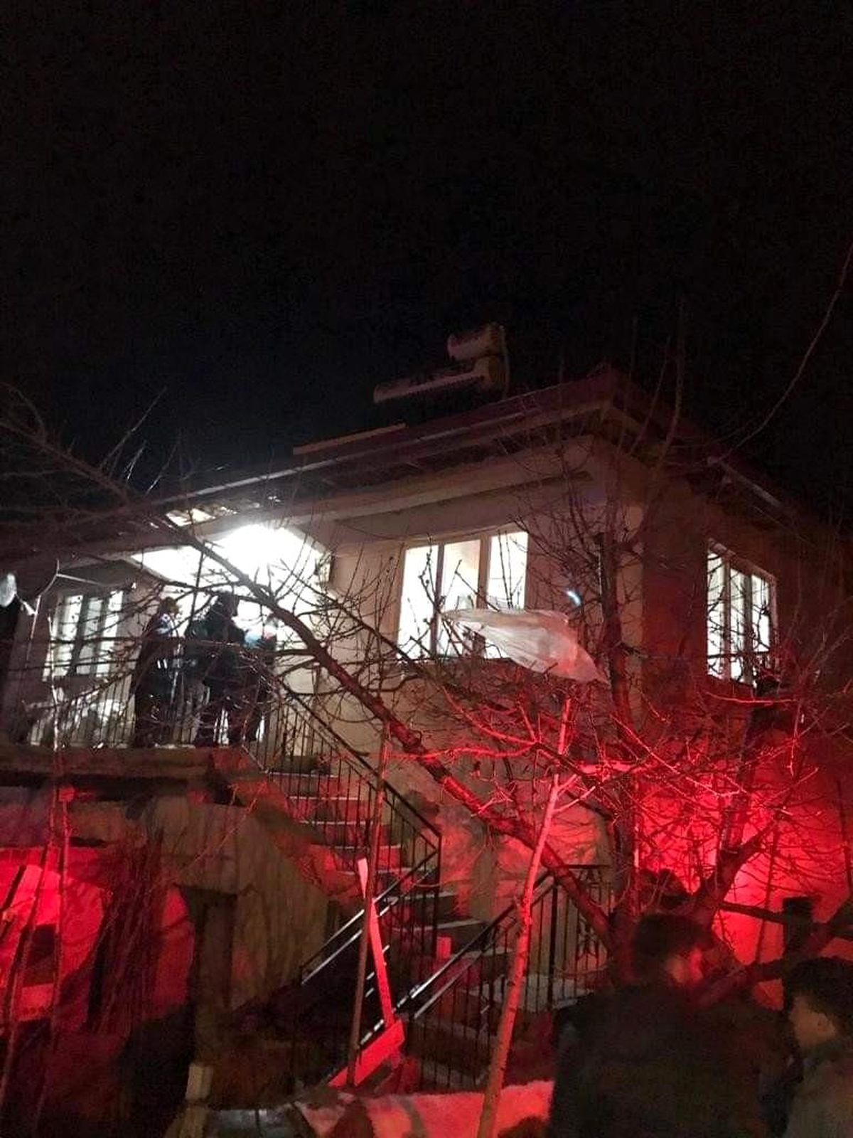 Şuhut\'ta bacadan çıkan yangın korkuttu