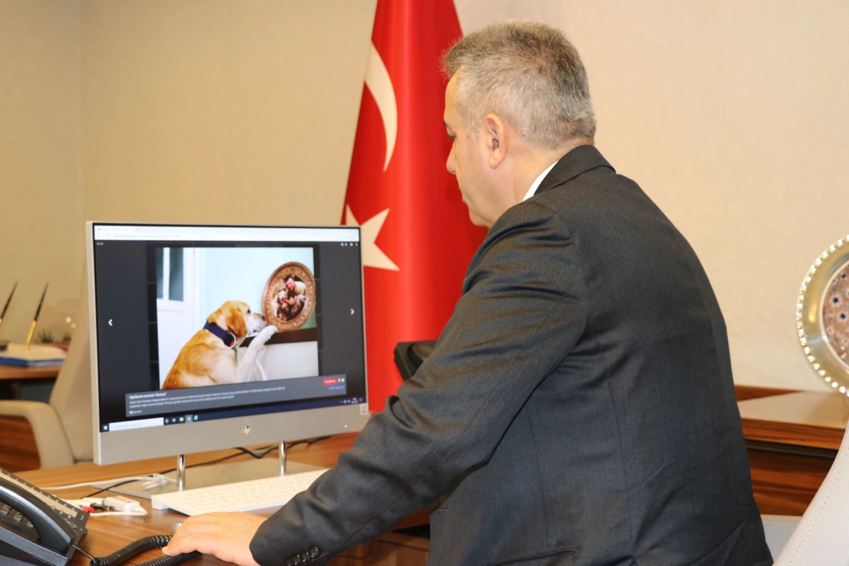 Adana Valisi Elban, AA\'nın "Yılın Fotoğrafları" oylamasına katıldı
