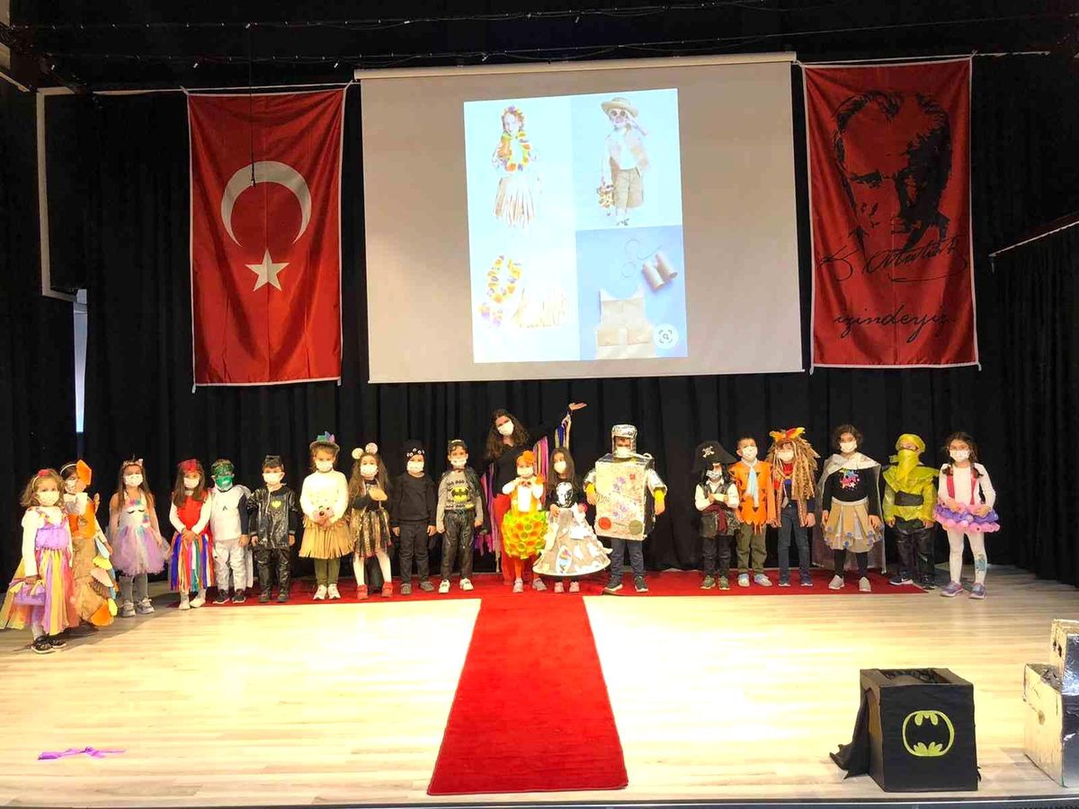 Başak Koleji\'nde geri dönüşüm defilesi