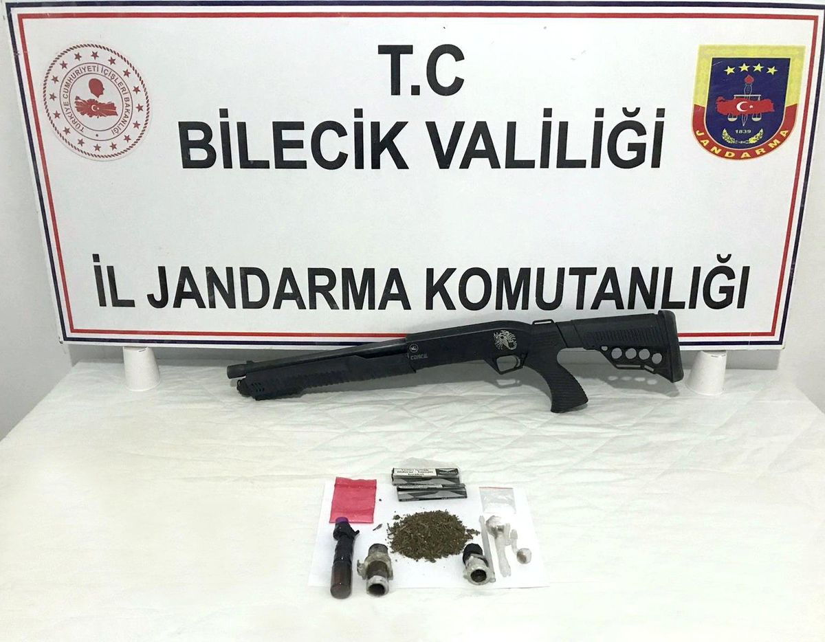 Bilecik\'teki ev baskınında uyuşturucu madde ve av tüfeği ele geçirildi
