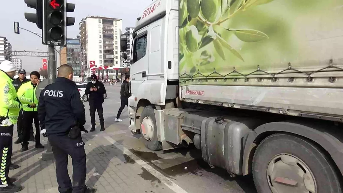 Son dakika haberi | Dilenirken tırın altında kalan yaşlı kadın öldü