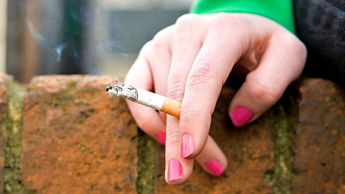 İngiltere\'de araştırma: Ebeveynleri sigara içen gençlerin sigaraya başlama olasılığı 4 kat daha fazla