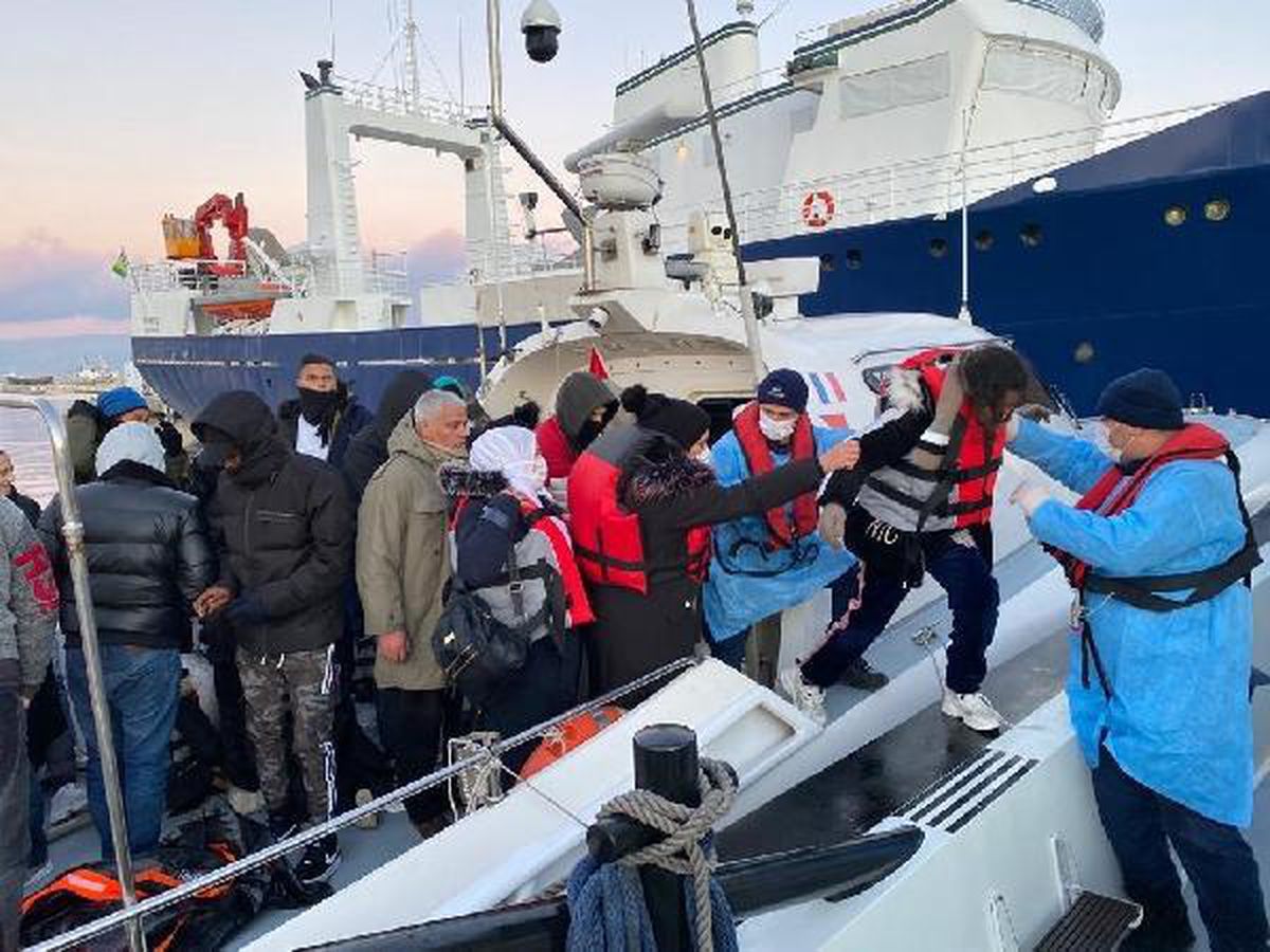 İzmir\'de 66 göçmen kurtarıldı