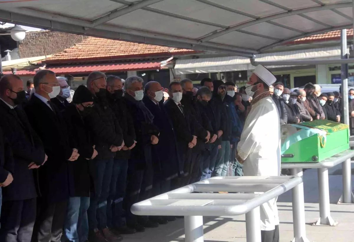 Son dakika haberleri... Kardeşi tarafından öldürülen Ayşegül öğretmen son yolculuğuna uğurlandı