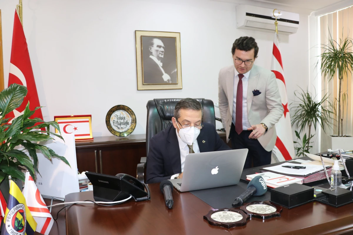 KKTC Dışişleri Bakanı Ertuğruloğlu, AA\'nın "Yılın Fotoğrafları" oylamasına katıldı