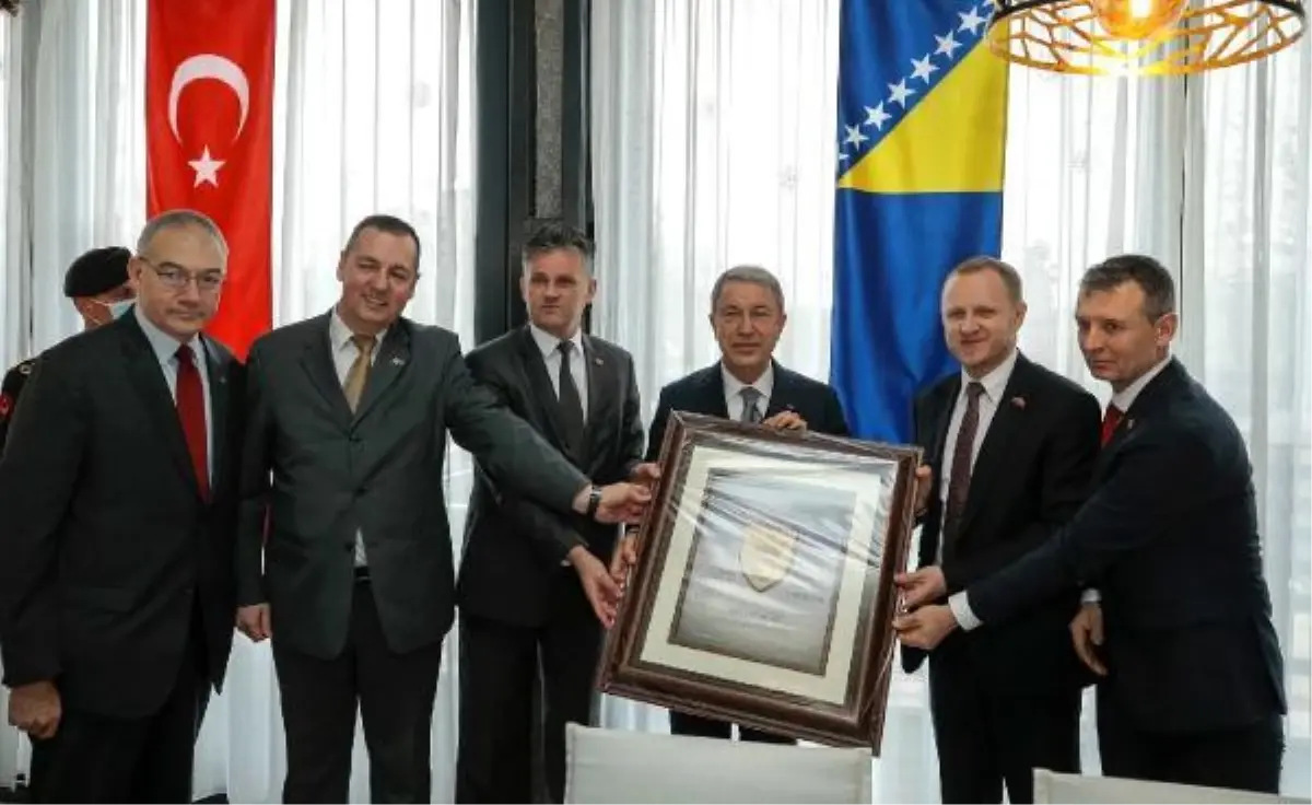 Son dakika haberi! Milli Savunma Bakanı Hulusi Akar\'a Zenica\'dan \'Fahri Vatandaşlık Belgesi?