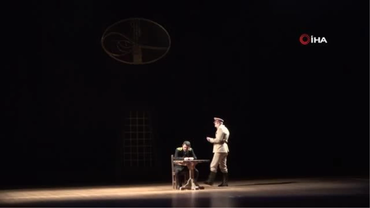 Muş\'ta "Kumandan" tiyatrosu üniversite öğrencileri için sahnelendi