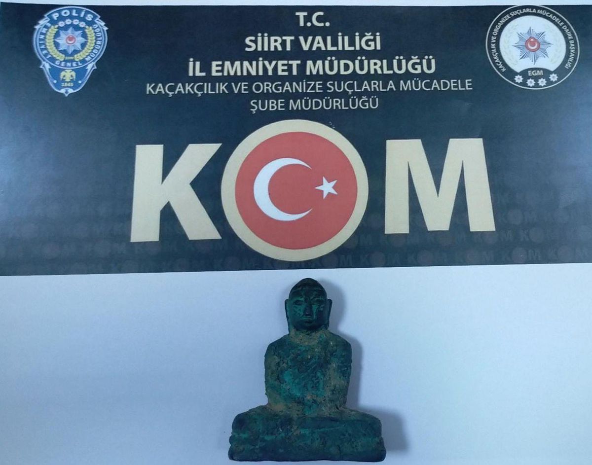 Siirt'te araçta tarihi eser niteliğinde heykel ele geçirildi