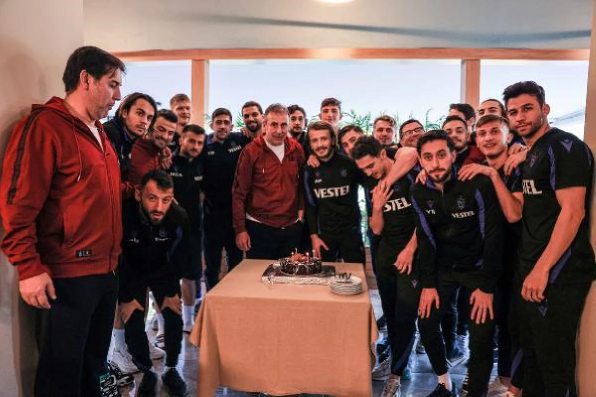 Trabzonsporlu Abdulkadir Parmak\'a doğum günü kutlaması