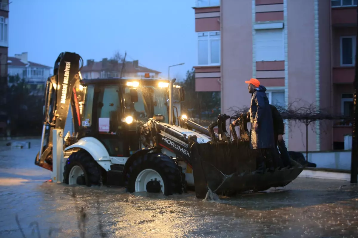 KIRKLARELİ - Trakya\'da sağanak su baskınlarına neden oldu (2)