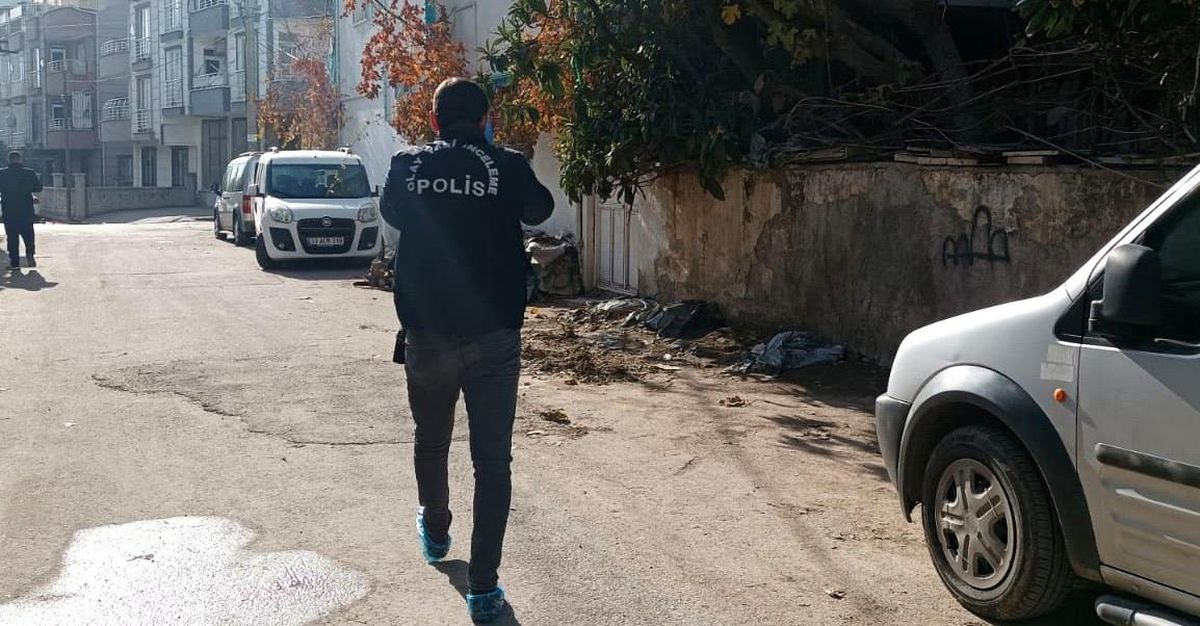Uzman çavuşun evine giren hırsız silah çaldı