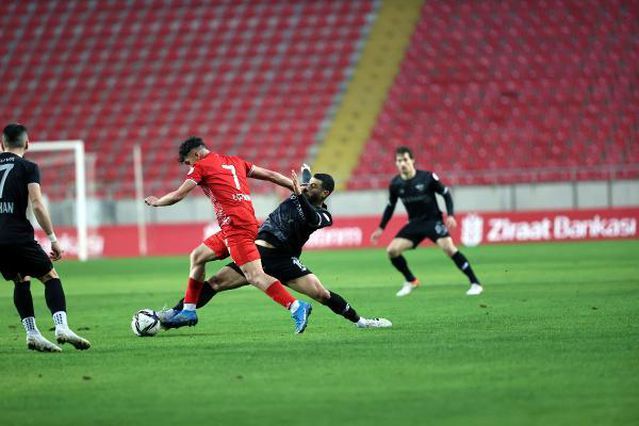 Son dakika haberi! Adana Demirspor, Ziraat Türkiye Kupası'nda son 16 turuna yükseldi