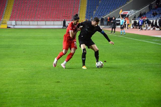 Son dakika haberi! Adana Demirspor, Ziraat Türkiye Kupası'nda son 16 turuna yükseldi
