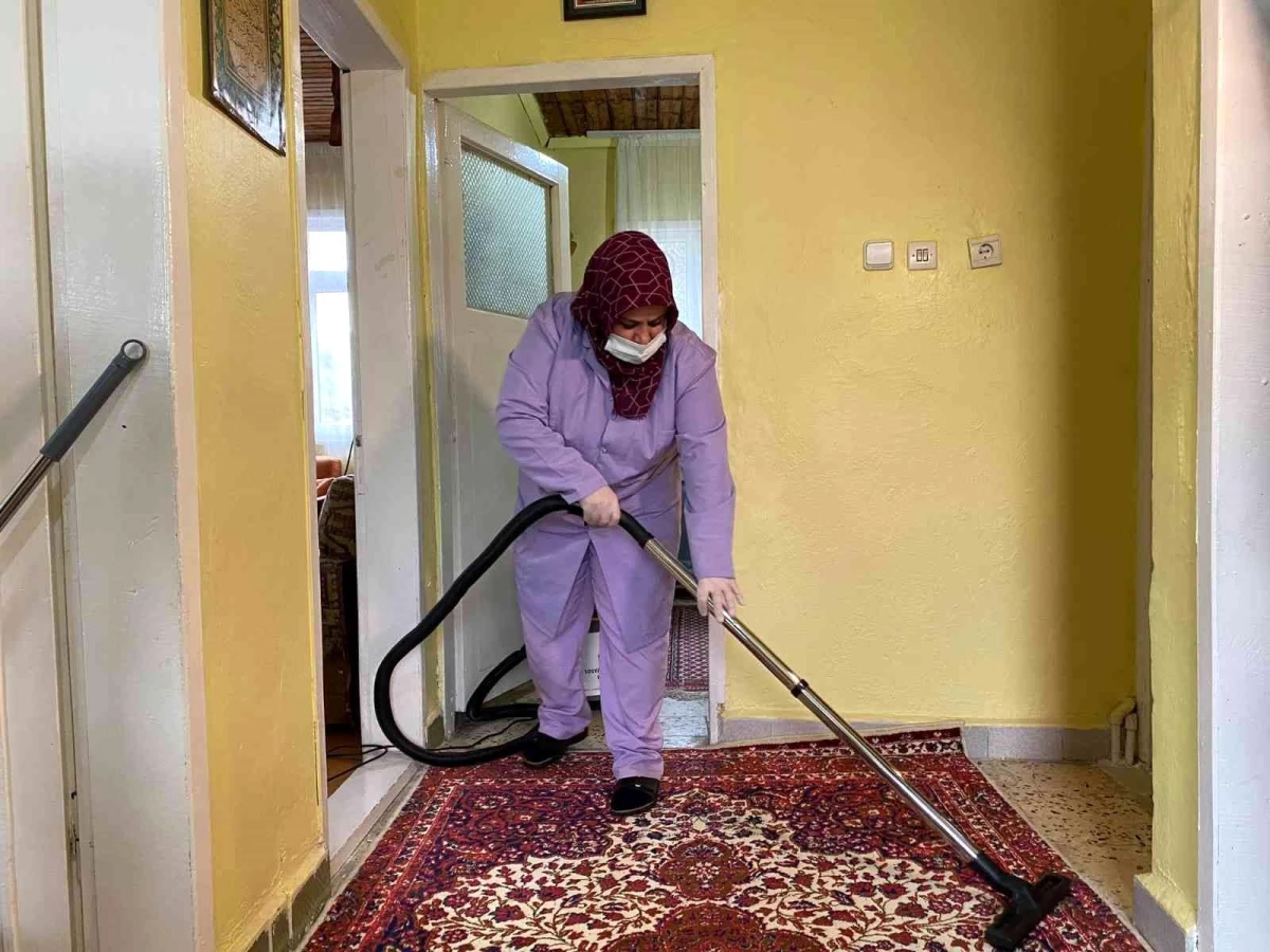 Beykoz\'da AKDEM ekipleri, ihtiyaç sahiplerinin evini temizliyor