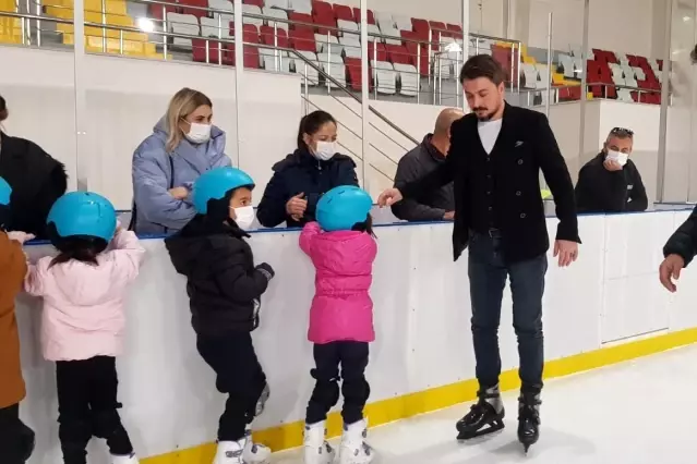 Son dakika haberleri... Çocuk Akademisi öğrencileri buz pateni ile tanıştı