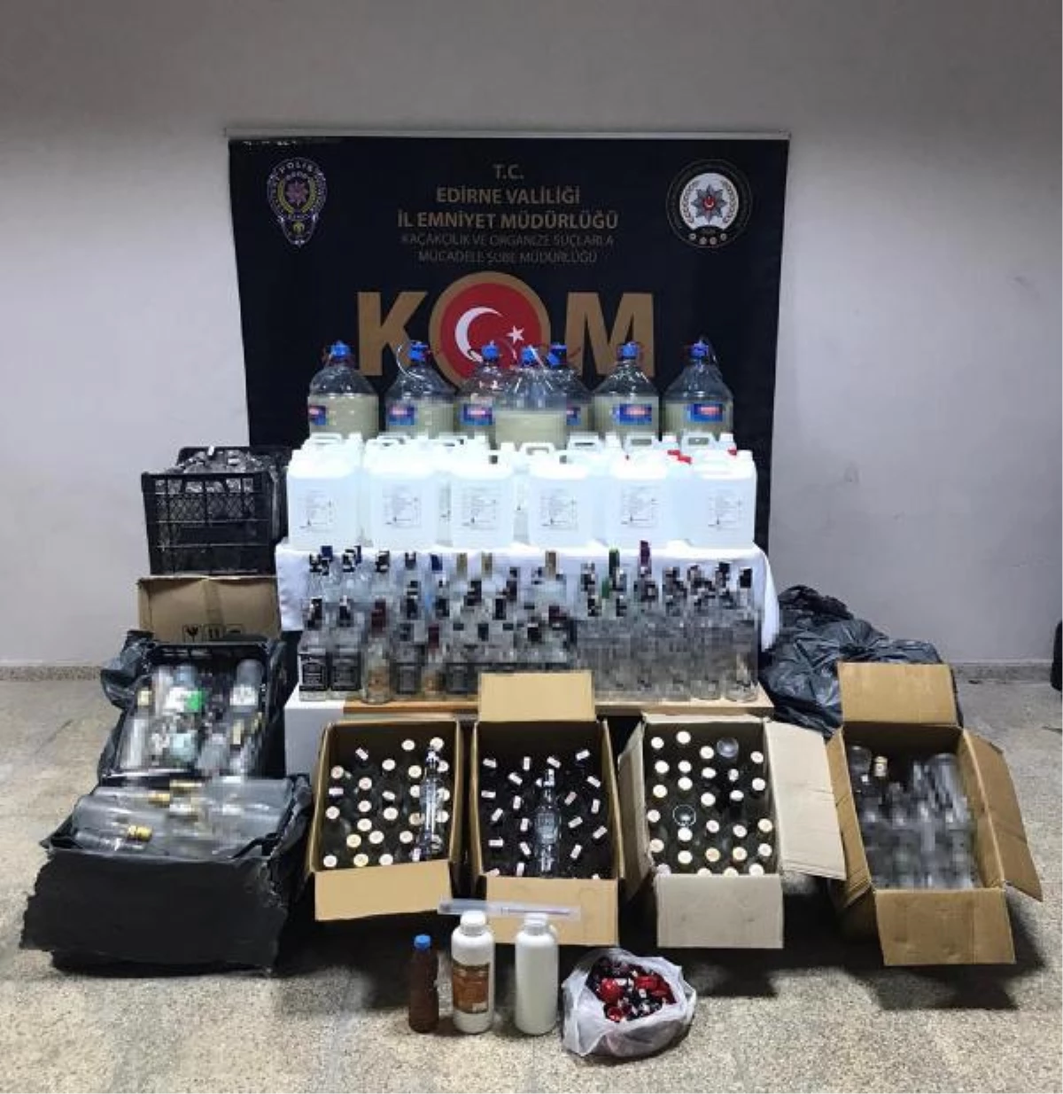 Edirne ve İstanbul\'da \'sahte içki\' operasyonu: 4 gözaltı